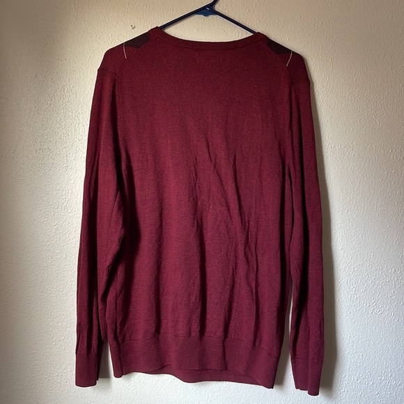 🆕Men’s Red Argyle V-Neck Sweater - Picture 4 of 4